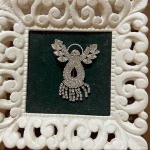 Angel brooch/pin